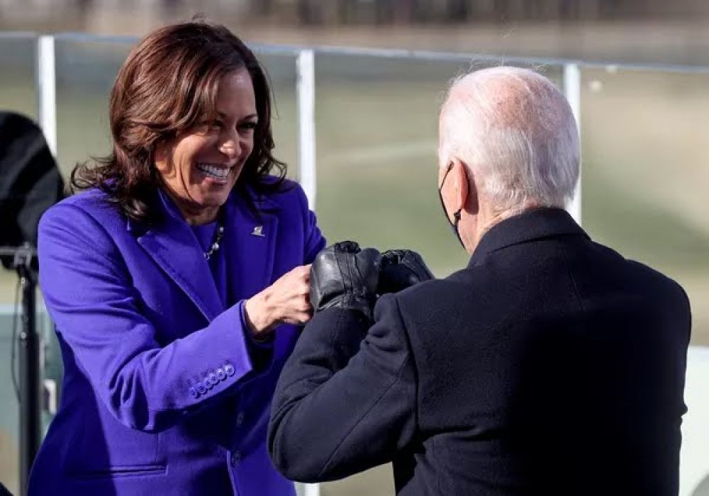 Kamala Harris juntamente com Joe Biden em posse presidencial. Foto: Jonathan Ernst - Portal G1.